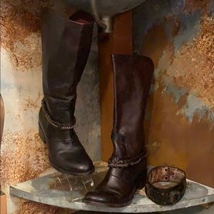 Freebird Brek Boots size 9 missing one bootstrap